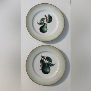 Williams Sonoma BUNDLE of 2 plates 8” diameter Salad Dessert Green Pear.  EUC!